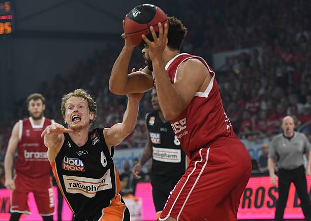 他拥有深厚 他拥有深厚